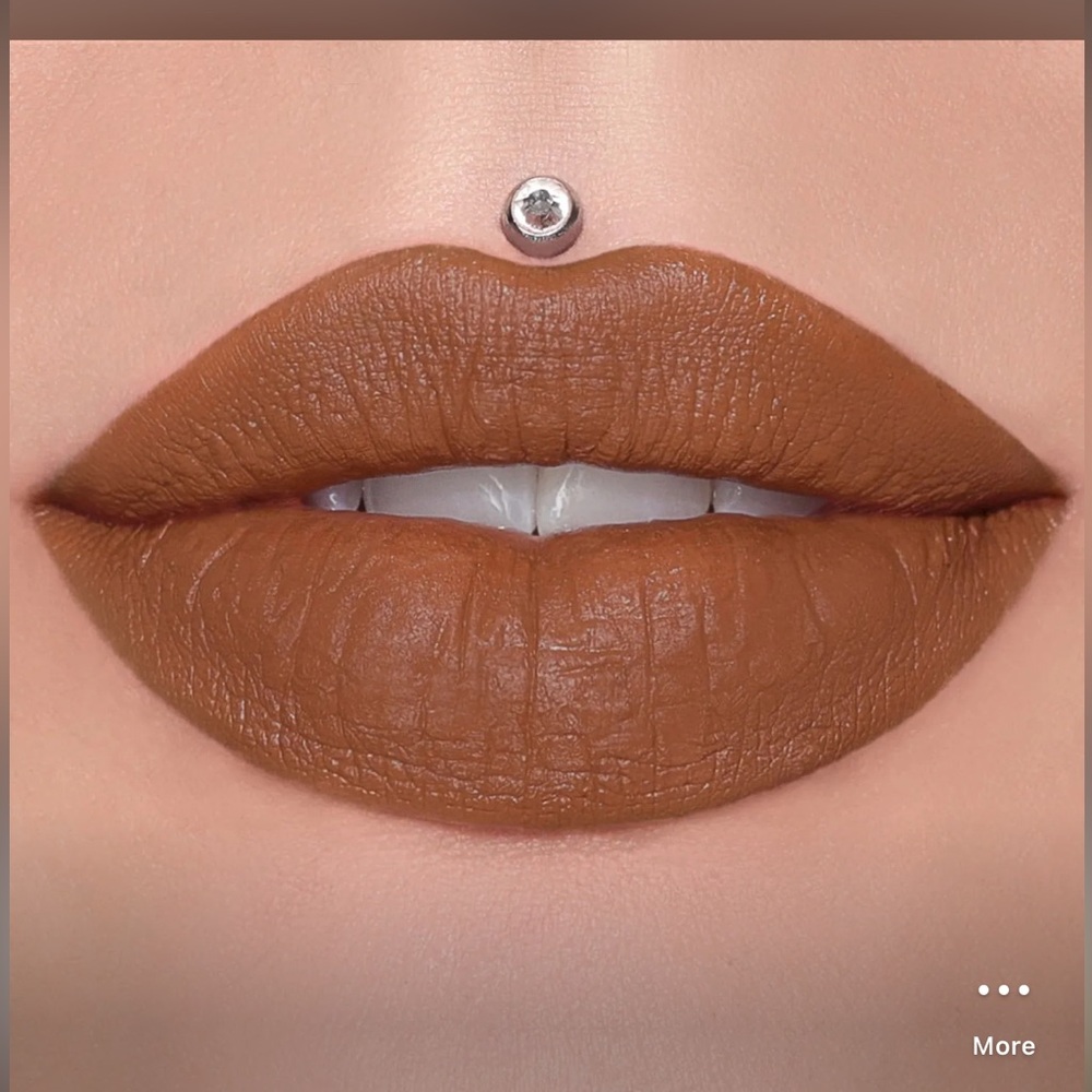 Jeffree Star Velvet Trap Lipstick
Chocolate Fondue